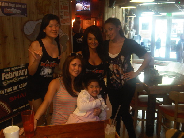 Enjoying lunch @Hooters w\@a_milan2010 and lil mia