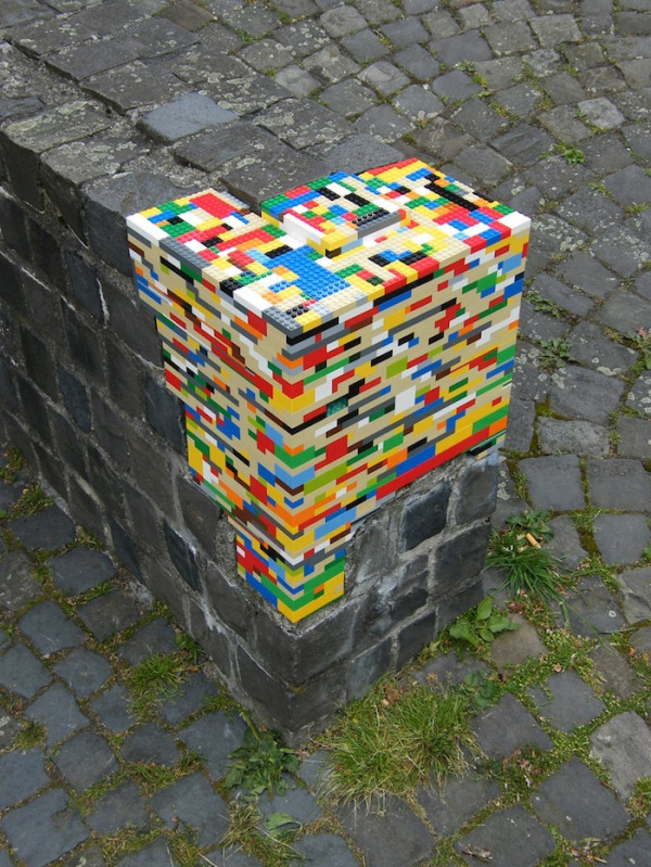 LEGO street art via http://j.mp/O9rq0j