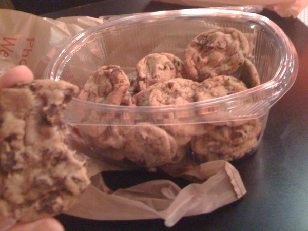 While I wait for my hoagies I rat cookies.