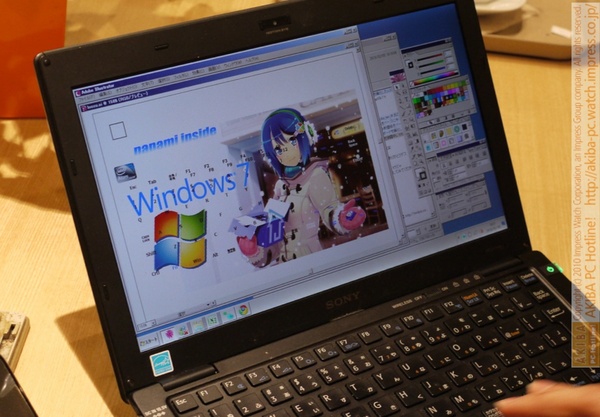 窓辺ななみ痛LOOX U( @akiba_ten_M 作)のキーボードシールの原データ。キーボード配置のレイヤーは自分で定規使って計って作ったとのこと。