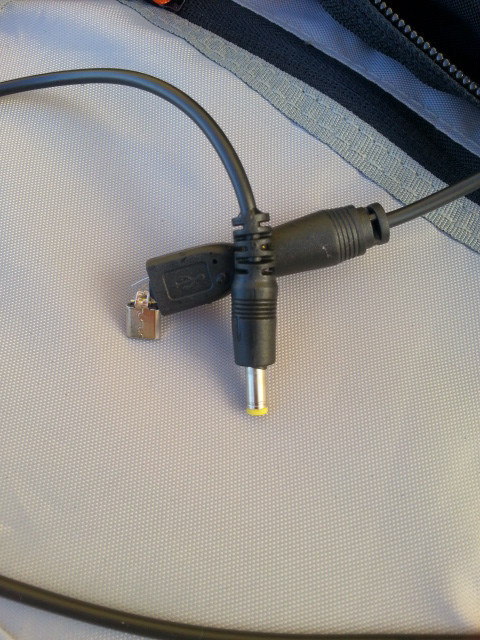 規格がちと頭オカシイので QT @mutaguch: USB-microUSBならあるで RT @Haruna バッテリのアダプタケーブル突然死のお知らせ