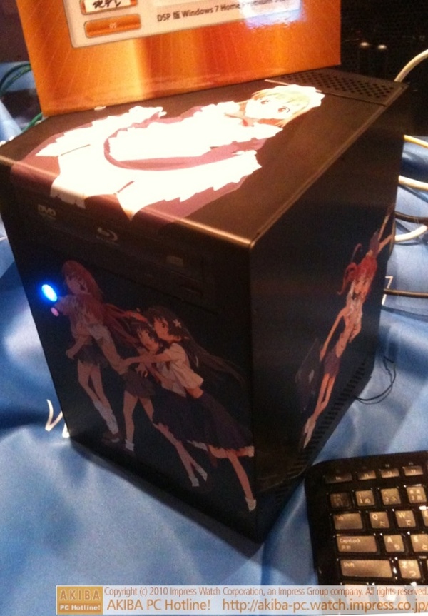 リナカフェでのイベント会場内にある痛PCその1。