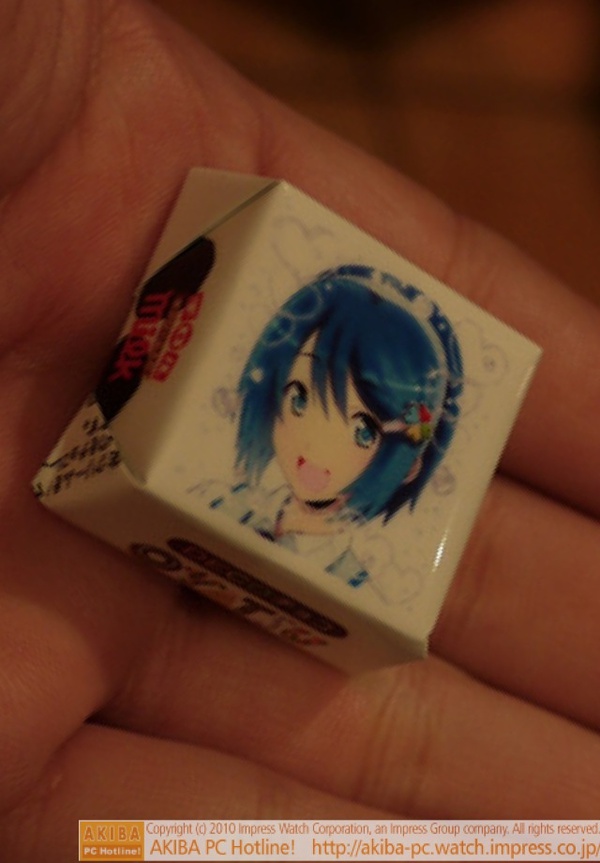 リナカフェでのイベント会場で配られている窓辺ななみのチロルチョコ。アンケートに答えると貰える。