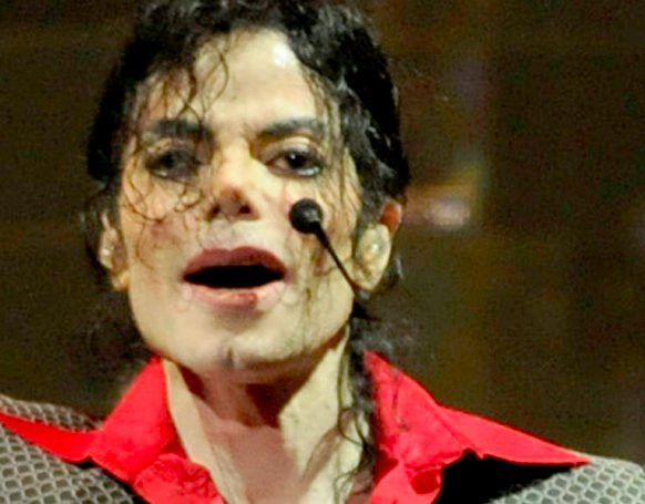 
You can see clearly that there is something serious wrong with him in this picture.
I can't understand people either who thinks did he looked great juring TII.