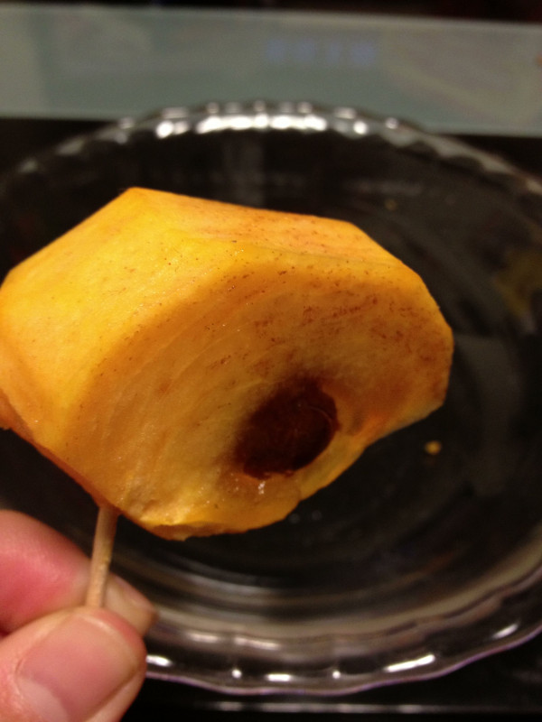 今日はね柿を食べたよ☆
秋だね(*´∀｀*)

熟してデュルッデュルも好きだけど
コリコリ硬めも好き。

そして柿は買うものではなくこの時期になると
そこかしこから戴くものという認識。

田舎ってみんなそんな感じ？(´・ω・｀)