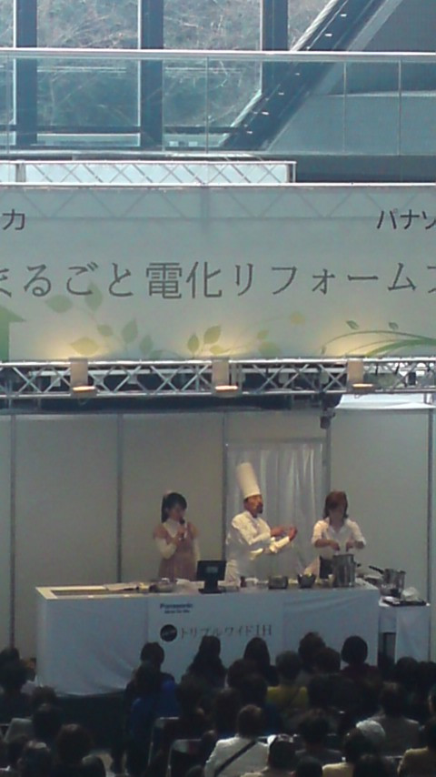 林センセがお料理実演ちゅう。遠くてごめんねー。