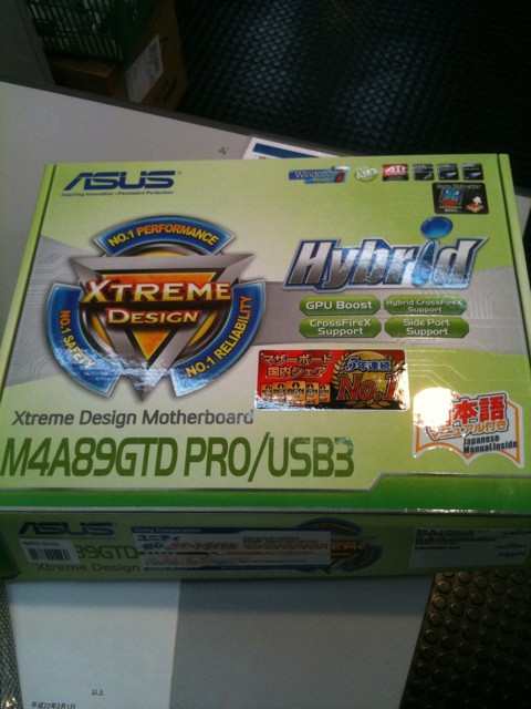 むむむ！見た事ないマザーボードが入荷してますね。どれどれ写真をとっちゃいますよー。ASUS 890GX  搭載マザー M4A89GTD PRO/USB3