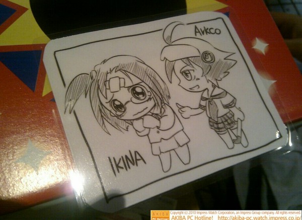 アーク( @ark_akiba )店員が書いたIkinaとアク子のオリジナルイラスト。デコピンされて泣き顔のIkinaをアク子が励ます図？
