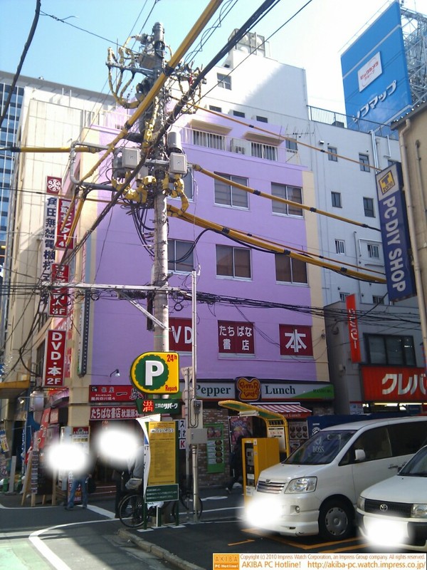 ペッパーランチ／たちばな書店の入っている松井ビルの外装工事完了。壁面が紫色に。