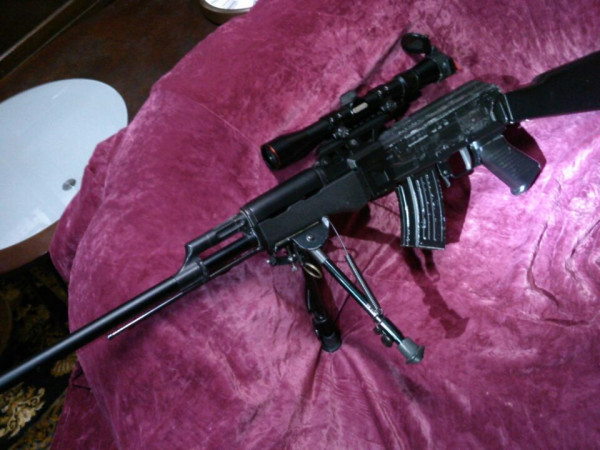 見えない治安部隊に向かって♪見えない銃を撃ちまくれ♪本当の声を訊かせておくれよ♪