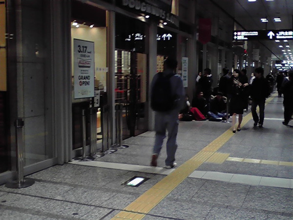 クリスピークリームドーナツ凄い列 しばらく様子見かな？ #twinagoya