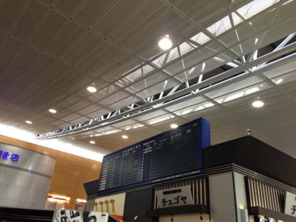 エアポートウォーク名古屋の空港ぽい内装。