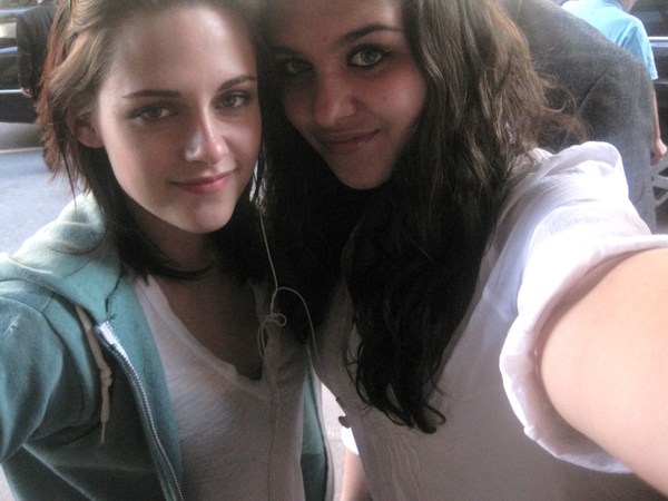 Dark pic with Kristen. Fail.