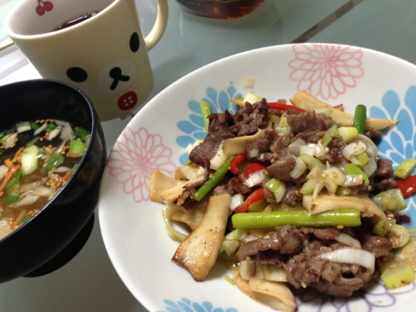 牛肉とエリンギのネギ塩だれ炒め。