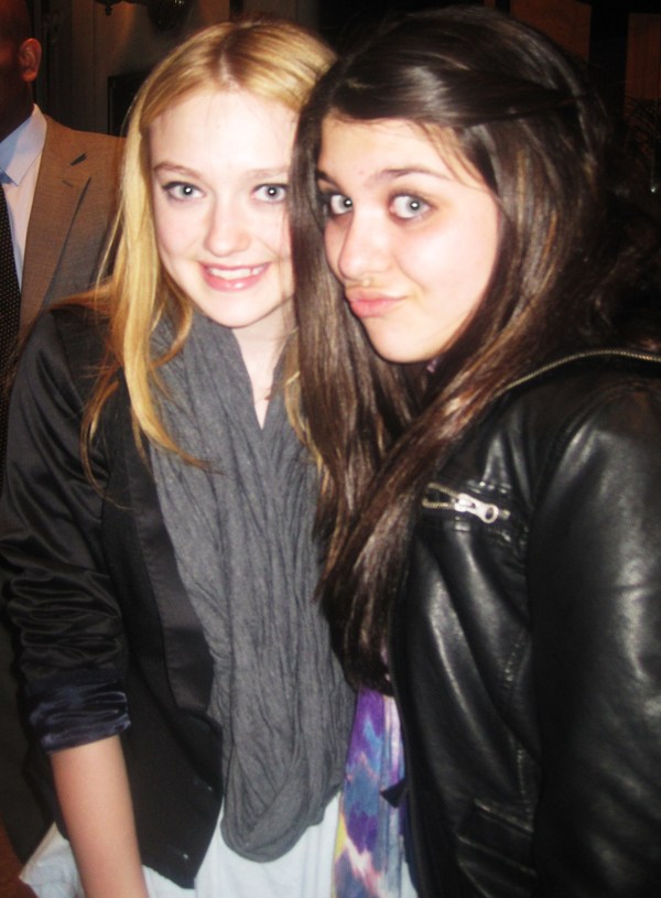DEAR DAKOTA FANNING, NEXT TIME I TELL YOU TO DO A FUNNY FACE PLEASE DON'T MAKE ME LOOK LIKE AN IDIOT & ACTUALLY DO IT. thanks. love, cher