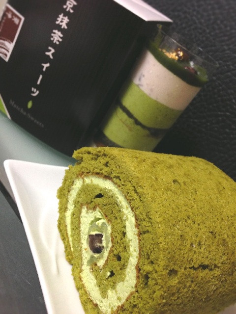 今村芳翠園の抹茶スイーツｍｇｍｇ（・∀・） Tトールcupケーキと、かんなびロール。