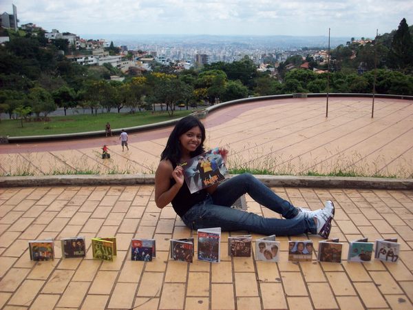Sou Brasileira e não desisto nuncaaa! rs.. (de fundo BH )o que eu não faço pelo KLB rs..rs..