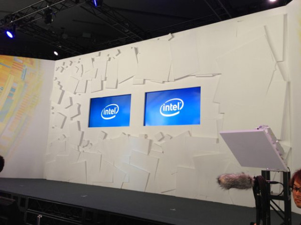 本日はIntelのイベントがベルサール秋葉原で実施中。13時から吉田社長からの挨拶があるそう。