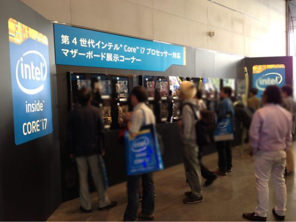 Intel イベントのマザーボード展示コーナー。各社合わせて24製品ほど展示あり。