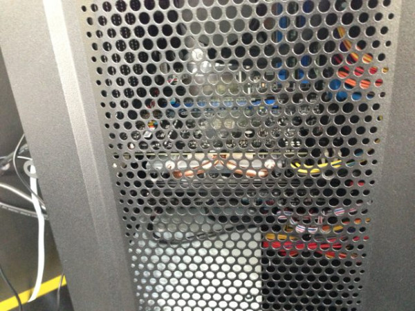 あれ、Radeon HD 8770搭載PCが展示されてる……。Intelイベントのパソコン工房ブースにて。