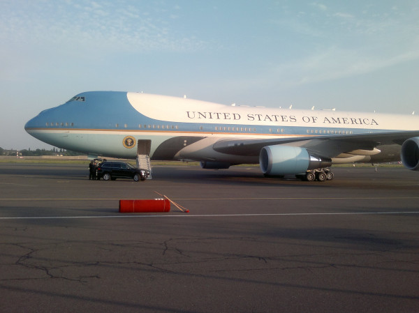 Die Maschine für #obama wird bereits startklar gemacht #obamainberlin #br