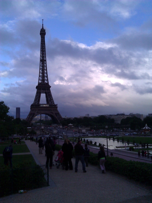 Yesterday, last stop of the day, Eiffel Tower. Only reached "home" at 12am+. The crowd was massive and it was sooooo cold! Can't believe that I'm finally here.