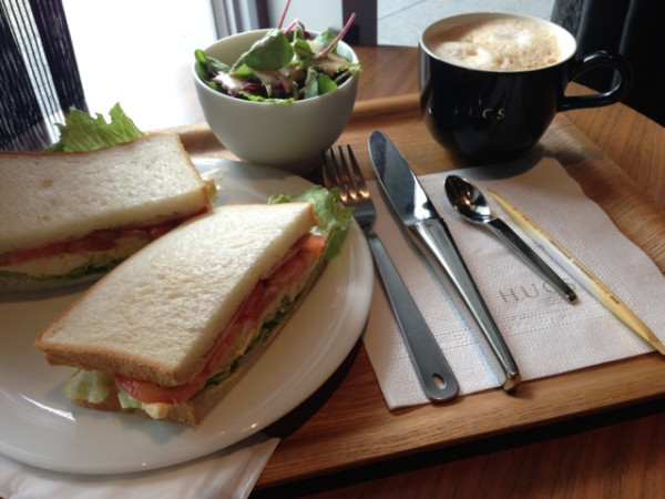 BLTE sandwich and cafe latte at HUGS