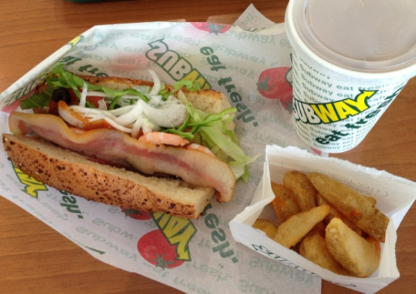 イベリコ豚の厚切りベーコンに海老をトッピング ＋ オーブンポテト スパイシーフレーバー at SUBWAY