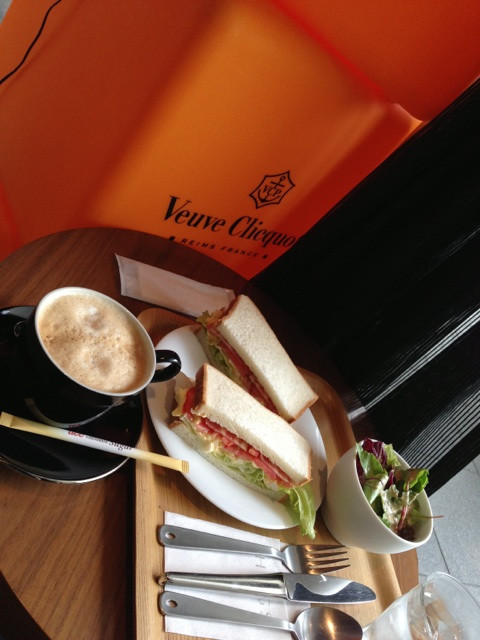A caffè latte and BLTE sandwiches at HUGS