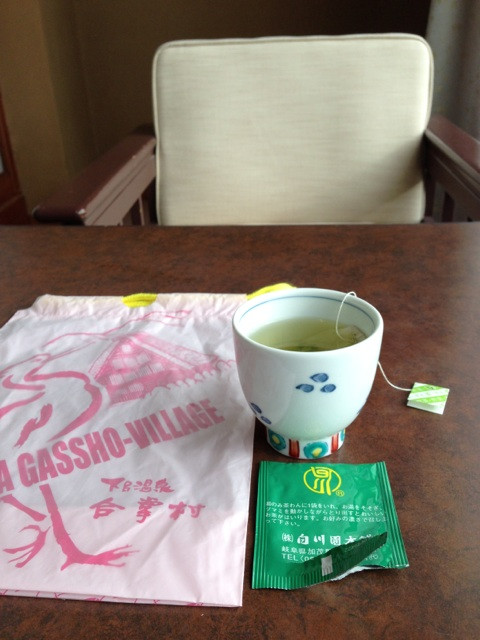白川茶 (　 ゜Д゜)⊃旦 
