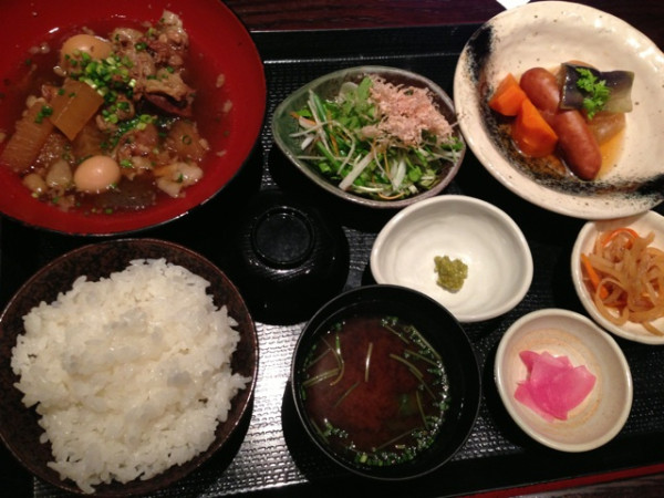 牛タンと牛スジの煮込み定食 at 米寅