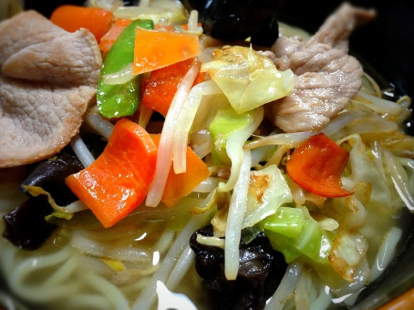 冷やしタンメンをあんまり冷やさずぬるめにして食べる、なかなかうまい ｍｇｍｇ