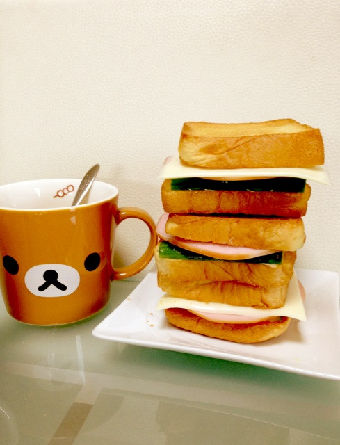 朝食にサンドイッチ。