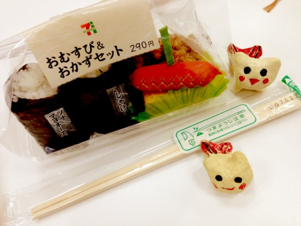 これけっこう好きだなー（・∀・） セブンイレブンのおむすび＆おかずセット。