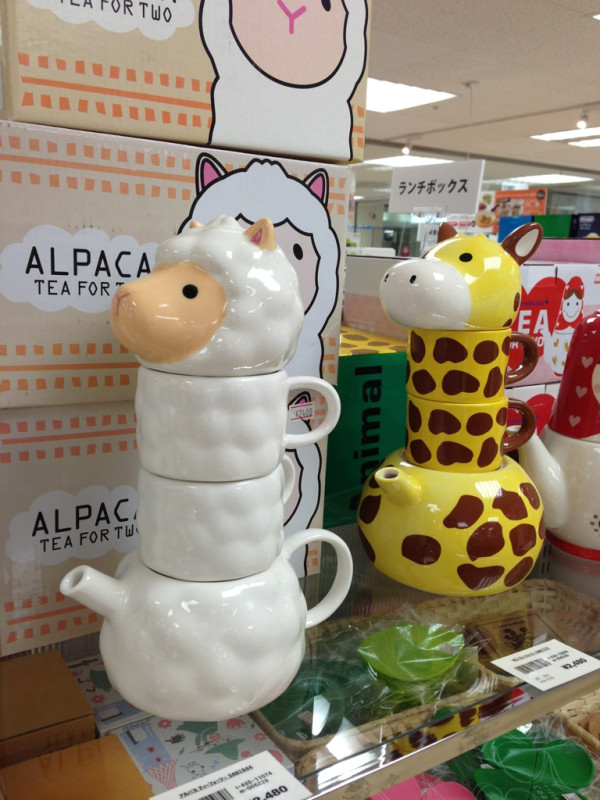 アルパカ Σ（・□・；） ALPACA TEA FOR TWO ポットとカップでアルパカのタワーに。