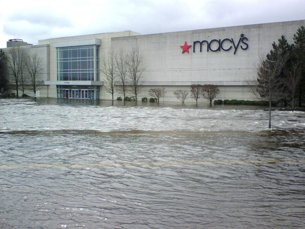 U-Report! Rhode Island's Warwick Mall FLOODED! Macy's is under water!