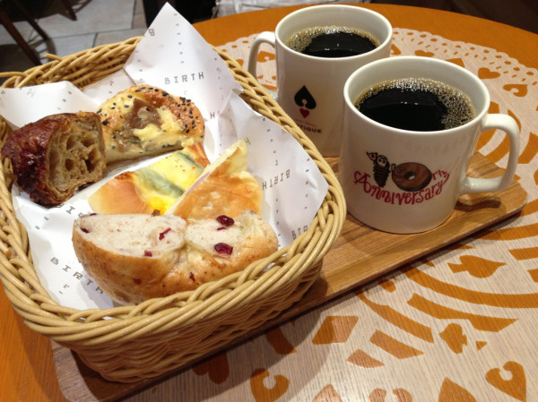 アンティークのモーニングビュッフェ 大人1人500円 飲み物はホットコーヒーだけお代わり自由 at HEART BREAD ANTIQUE