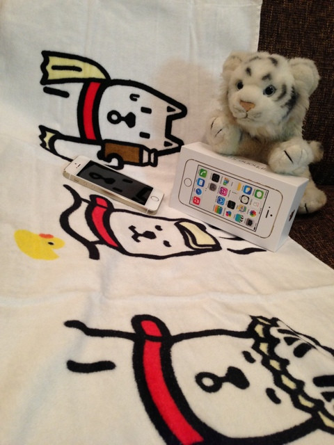 iPhone 5s 64GB GOLD with SoftBank Otousan Towel