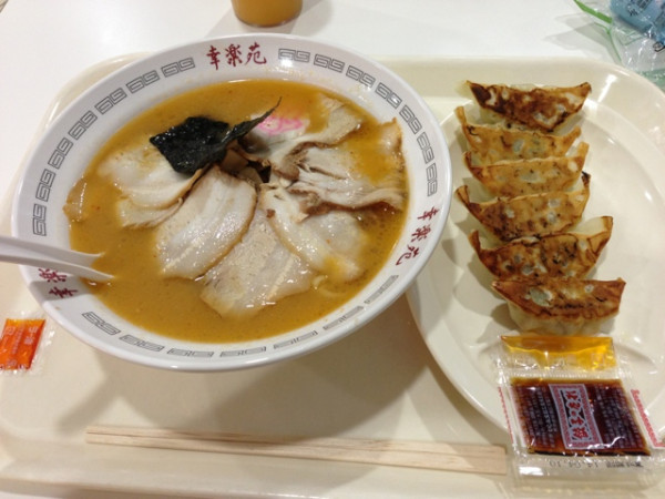味噌ラーメンに焼豚のトッピング with 餃子 at 幸楽苑