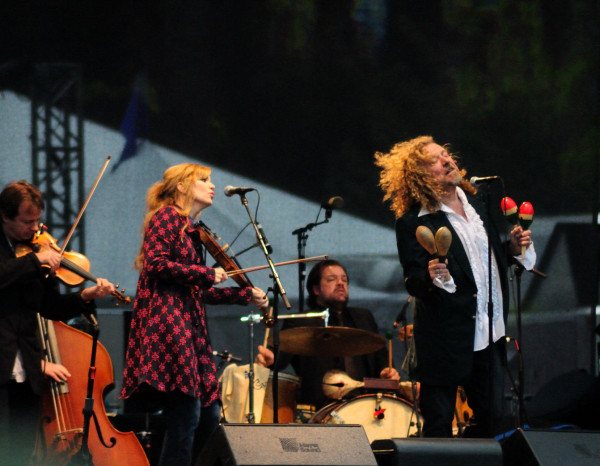 Testing out twitpic.. pic of Alison Kraus and Robert Plant at Hardly Strictly Bluegrass Fesitval this month.