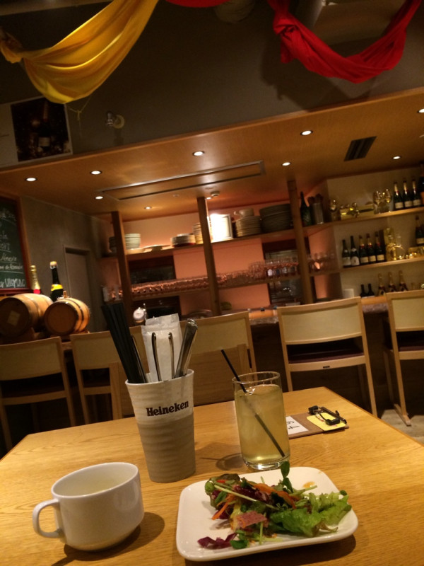 ランチタイムはスープバー、ドリンクバー、サラダバー付き。さらだは1種類だけだけど。 at なごバル 1y1