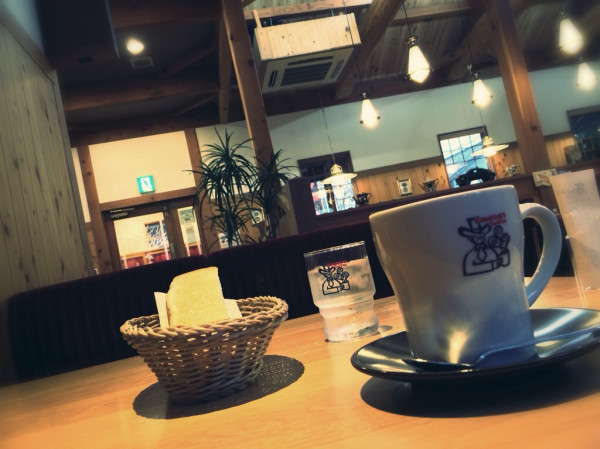 A café au lait with a morning set at Komeda's Coffee