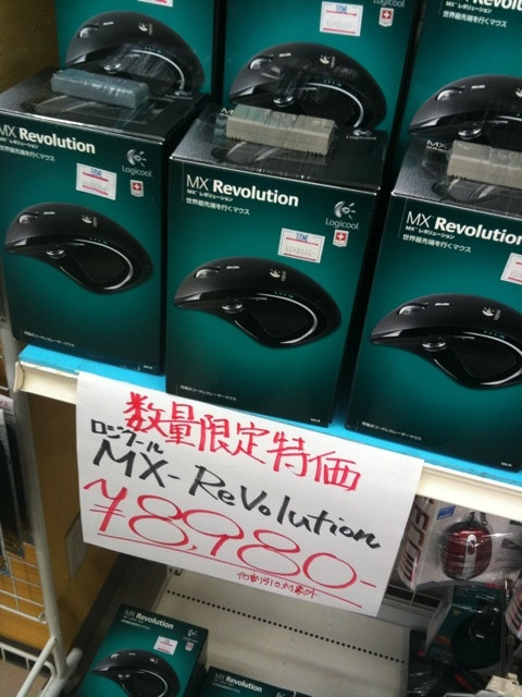 T-ZONEでロジクールマウス MX Revolutionが山積み販売中。8980円。
