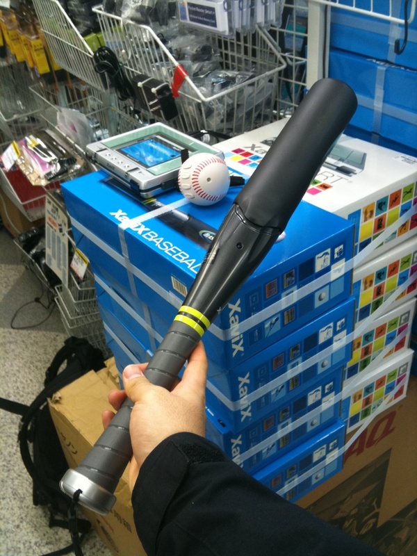 バット型コントローラを使うXavixのゲームセットが2980円。PS/PLAZAにて。