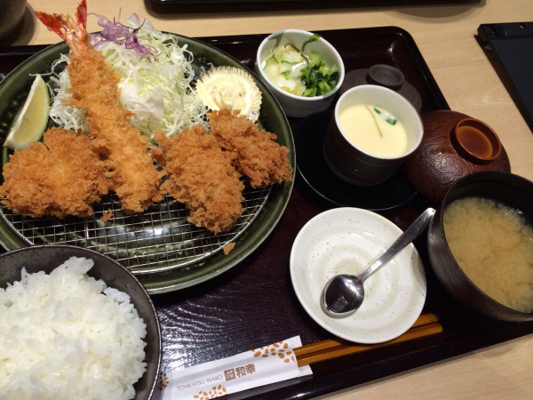 紅葉 (もみじ) 4種のきのこのクリームコロッケ ポルチーニ風味、ヒレかつ、海老フライ、牡蠣フライ with 茶碗蒸し。茶碗蒸しは見本ディスプレイと比べてだいぶ具が少ない…と思ったら下のほうに具が沈んでた(´Д` ) at とんかつ和幸