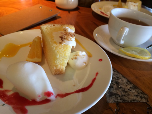 ゆずのシフォンケーキとレモンソルベ at Village Cafe ANOU 賀名生