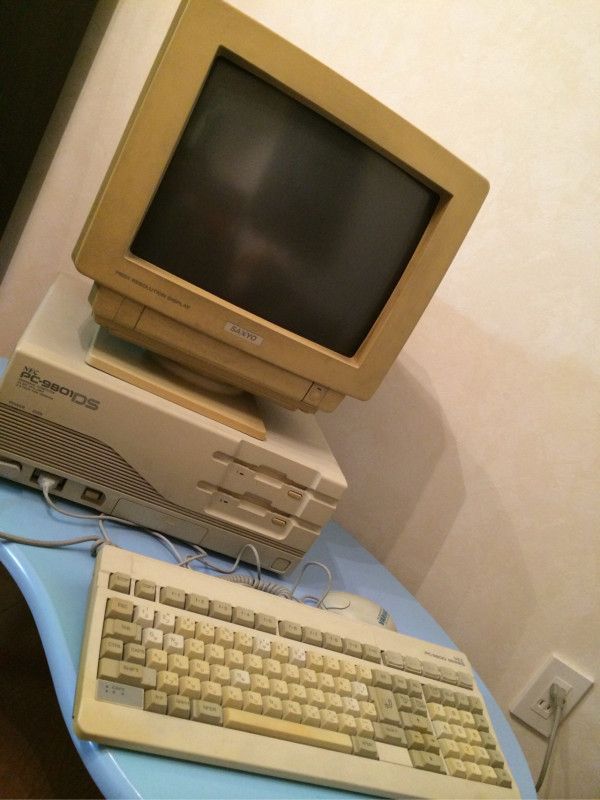 NEC PC-9801 DS をひっぱりだしてきたのはいいけど、電源が入らない。オワタ(´Д` )