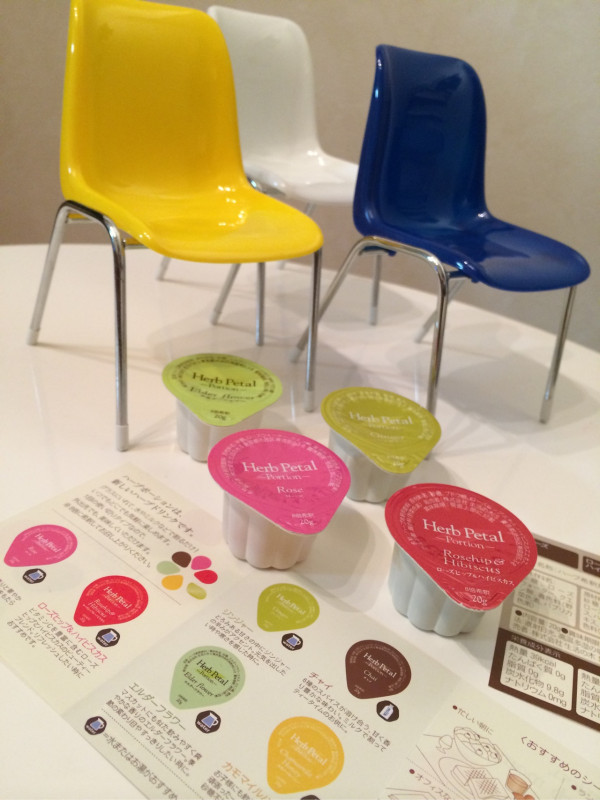 生活の木 ハーブポーション Herb Petal Potion, ローズ, ローズヒップ＆ハイビスカス, ジンジャー, エルダーフラワー。糖分入り。20gの8倍希釈なので160mlとかなり少なめ。手軽に少し飲みたいときに。