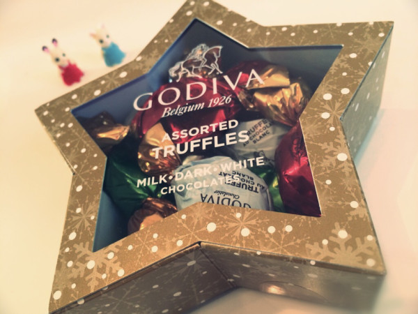 GODIVA ASSORTED TRUFFLES MILK DARK WHITE CHOCOLATES クリスマス スターボックス 136016