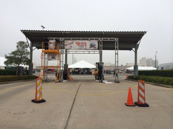 #houbbq it smells so good around here and I'm soooo hungry ! http://twitpic.com/e0hspf http://twitpic.com/e0hspj